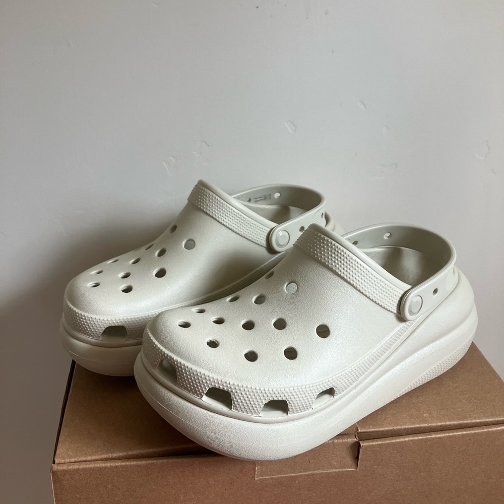 Size 10 W, 8 M Crocs Classic Crush clogs in Bone.